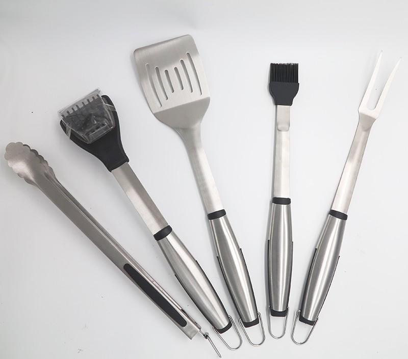 5 Piece BBQ Tool Set (including Clip, brass brush, shovel, silicone brush, fork)