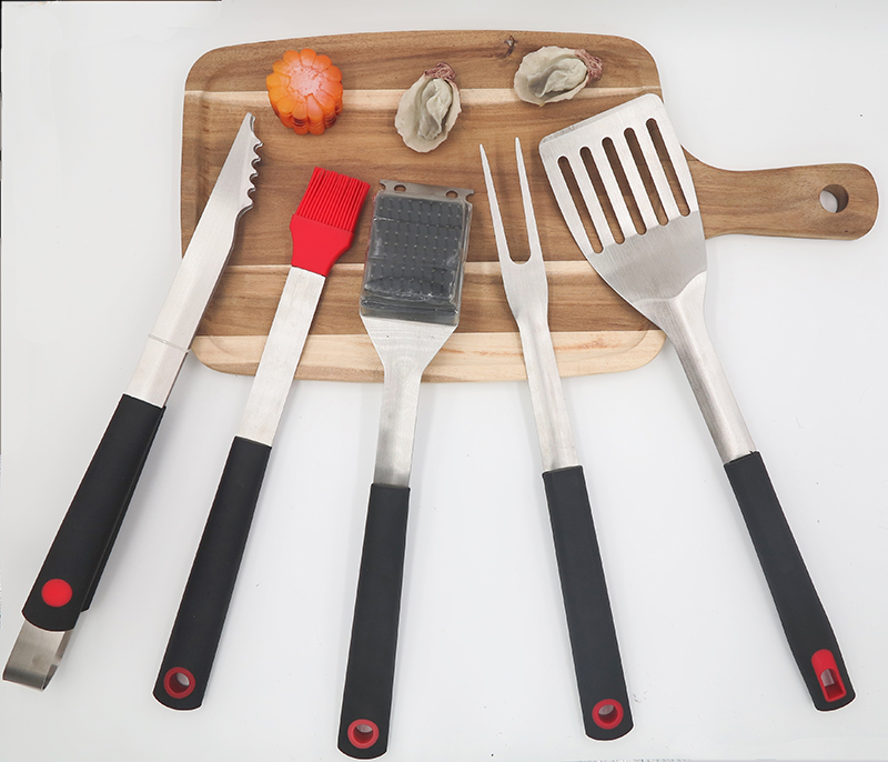 5 Piece BBQ Tool Set (including Clip,silicone brush, brass brush, fork, shovel)